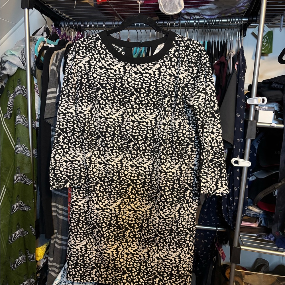Chic Black and White Patterned Long Sleeve Dress